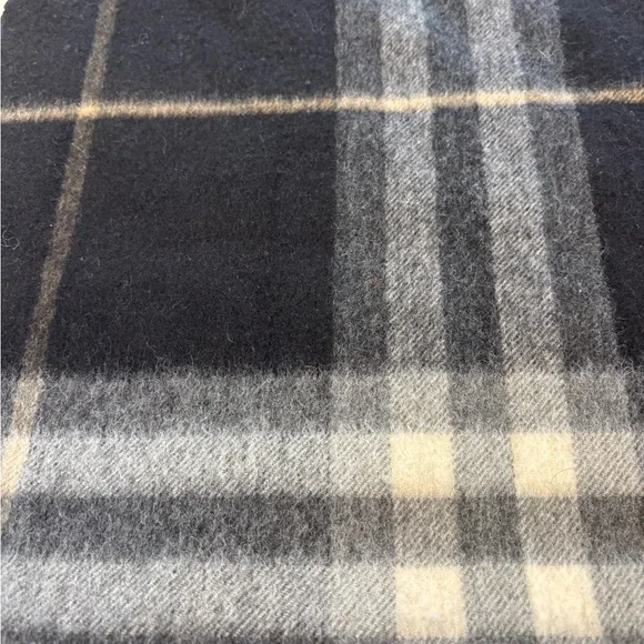 Burberry Scarf - Picture 4 of 8